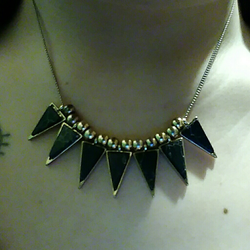 Triangle necklace - Picture 4 of 4